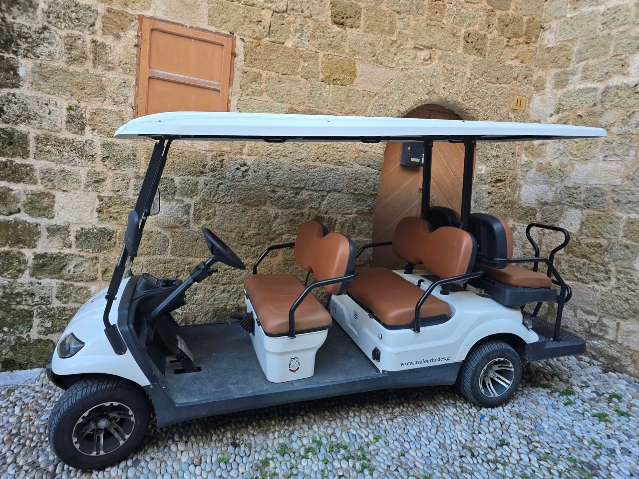 Avalon golf car · Помощь с гольф-каром от площади Сими